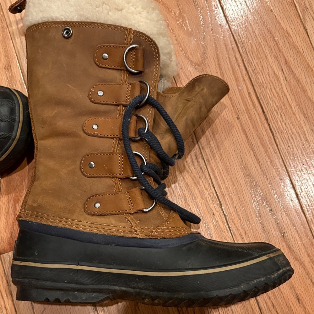 Sorel Brown Lace Up Boots with Black Sole